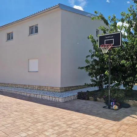 펜션 3 Bedroom Cozy In *