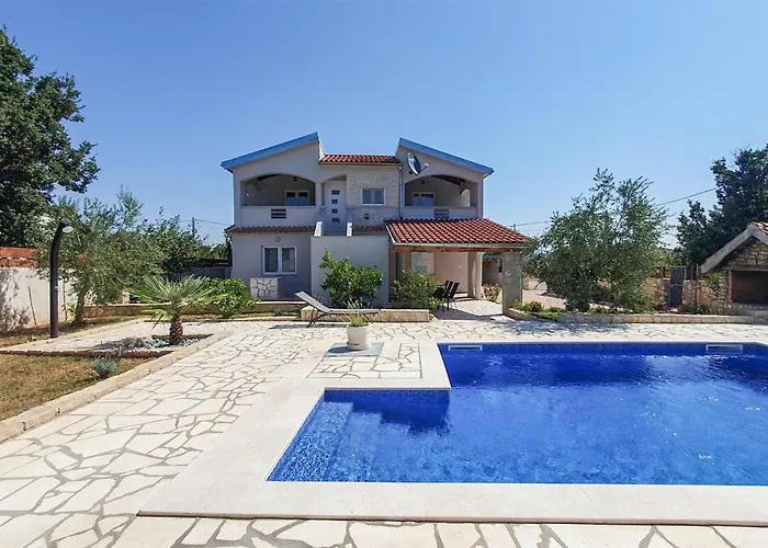 펜션 3 Bedroom Cozy In