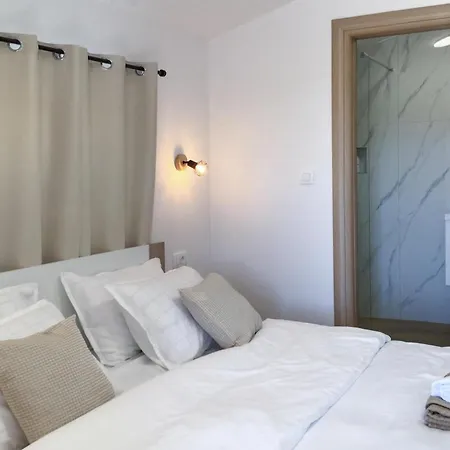 3 Bedroom Cozy In Sukosan