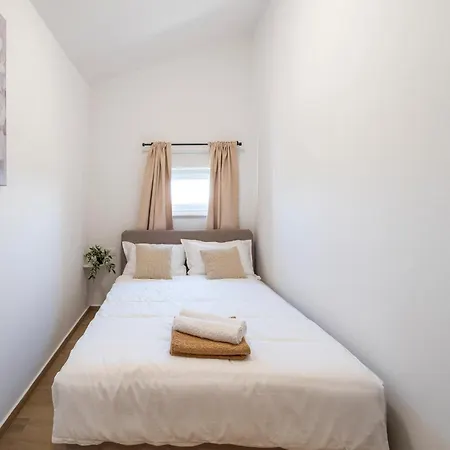 Prázdninový dům 3 Bedroom Cozy In Sukosan