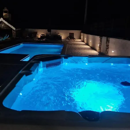 Vikendica 3 Bedroom Cozy In