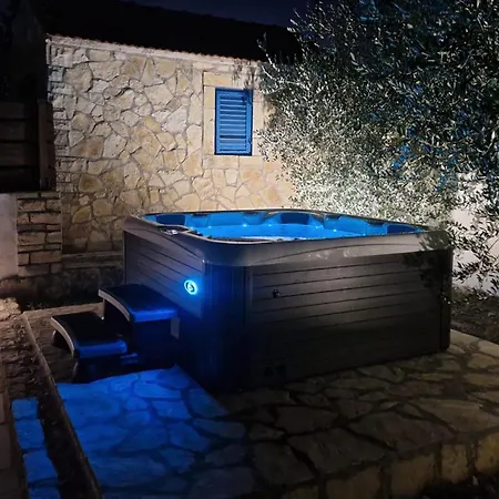 Prázdninový dům 3 Bedroom Cozy In Sukosan *