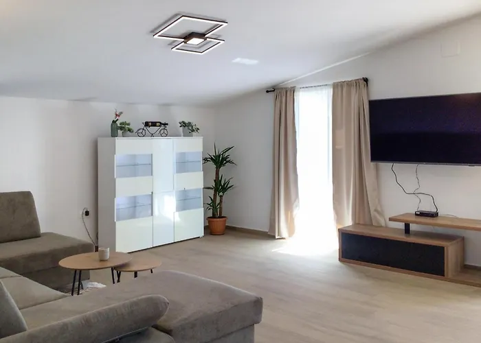 3 Bedroom Cozy In