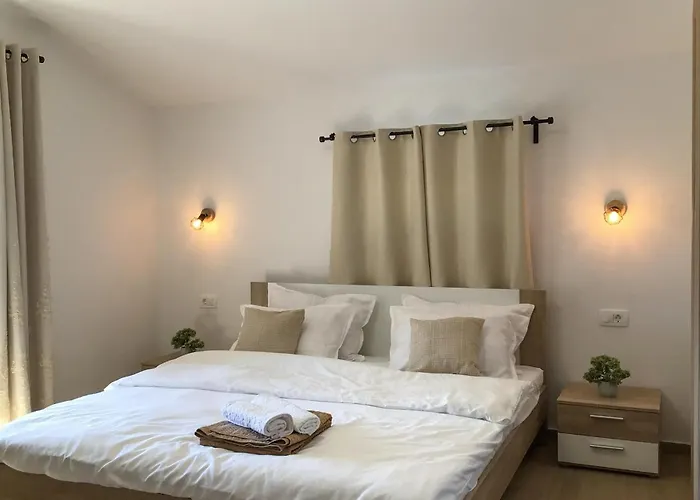 3 Bedroom Cozy In *