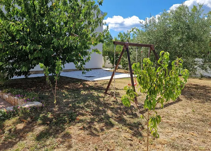 3 Bedroom Cozy In Ferienhaus Sukošan
